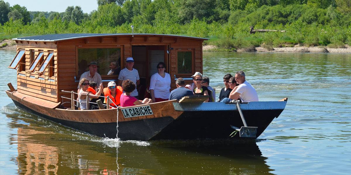 Gîtes Le Mas de Loire et le Cedre, situés près de Chambord. | En bateau