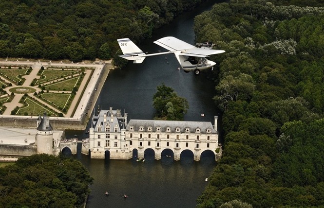 Cottages Le Mas de Loire and le Cedre, located near Chambord. | En avion